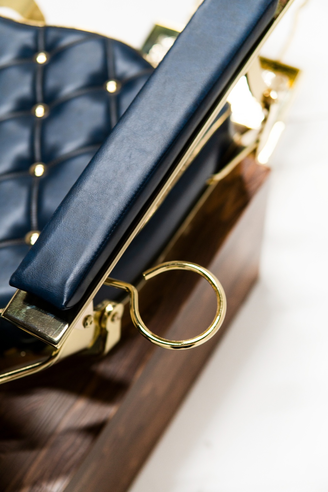 Cresis Global Barber Equipment Barber Chair CRY 117: Premium Hydraulic Recliner 5 Cresis Global Barber Equipment Barber Chair CRY 117: Premium Hydraulic Recliner - Image 5