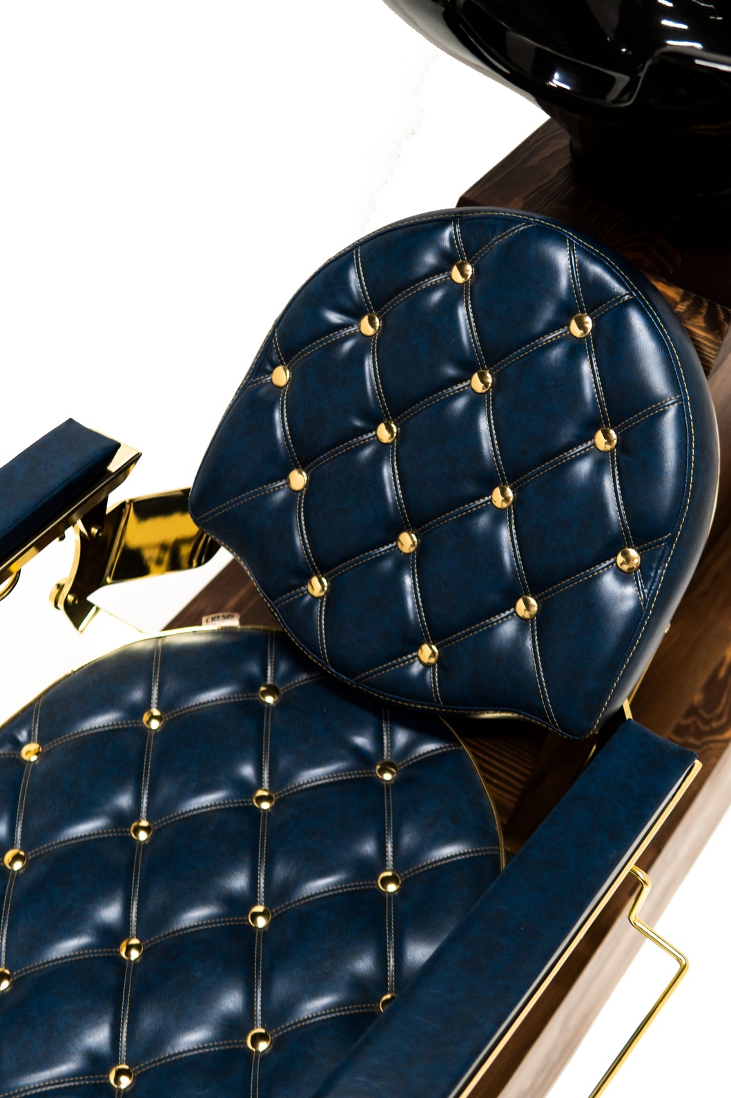 Cresis Global Barber Equipment Barber Chair CRY 117: Premium Hydraulic Recliner 21 Cresis Global Barber Equipment Barber Chair CRY 117: Premium Hydraulic Recliner - Image 21